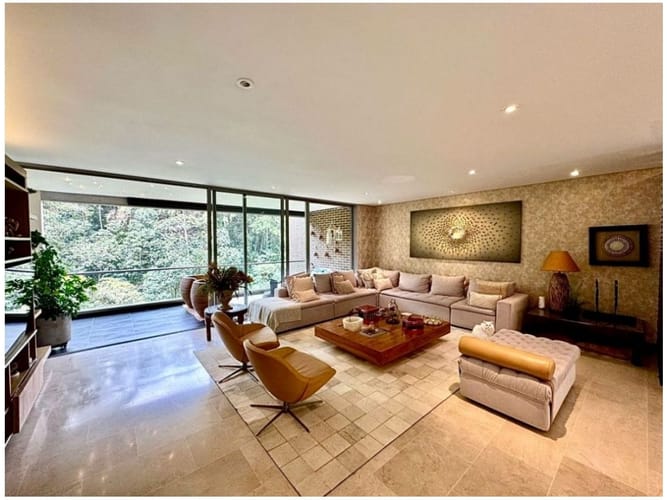 Apartamento de 3 alcobas en venta en El Tesoro, Medellín, 235 m² · foto 2 de 18