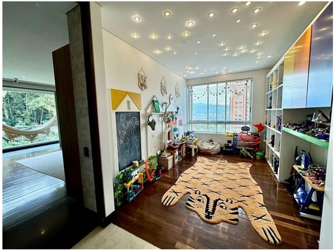 Apartamento de 3 alcobas en venta en El Tesoro, Medellín, 235 m² · foto 14 de 18