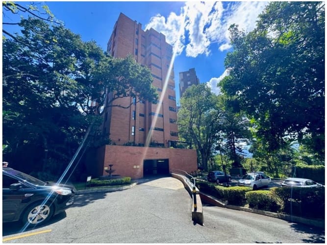 Apartamento de 3 alcobas en venta en La Florida, Medellín, 184 m² · foto 18 de 20