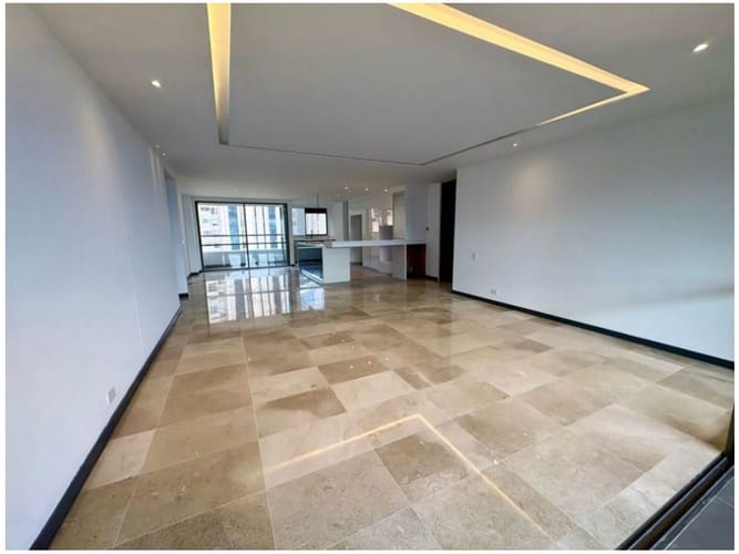 Apartamento de 3 alcobas en venta en El Poblado, Medellín, 220 m² · foto 2 de 14