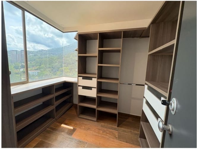 Apartamento de 3 alcobas en venta en El Poblado, Medellín, 220 m² · foto 9 de 14