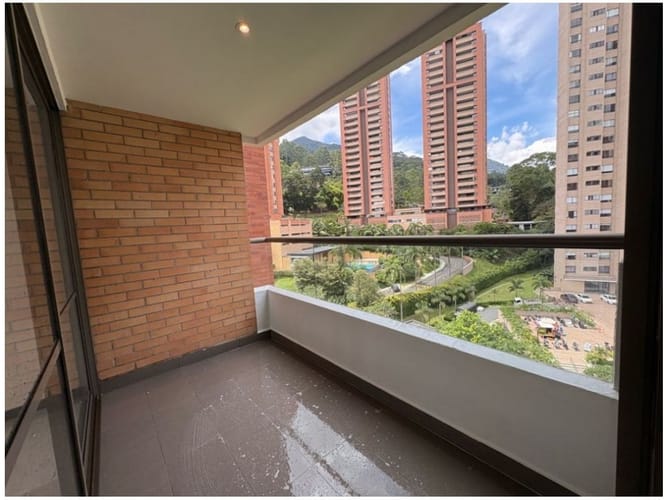 Apartamento de 3 alcobas en venta en El Poblado, Medellín, 220 m² · foto 14 de 14