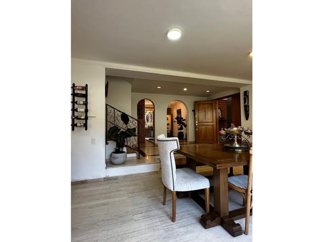 Casa de 4 alcobas en venta en El Poblado, Medellín, 300 m² · foto 2 de 6