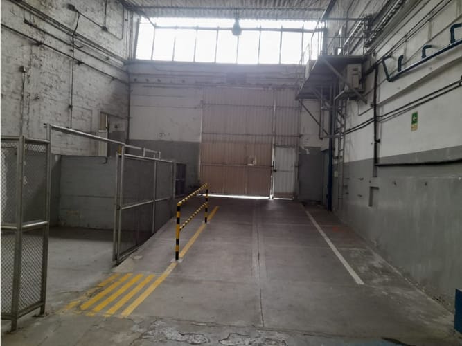Bodega en venta en Pilsen, Itagüí, 1862 m² · foto 3 de 6