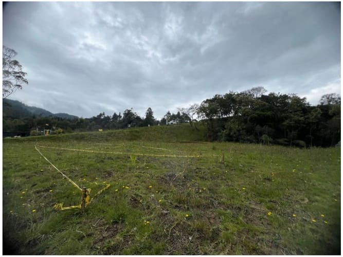Lote en venta en Carrizales, Envigado, 1825 m² · foto 3 de 14