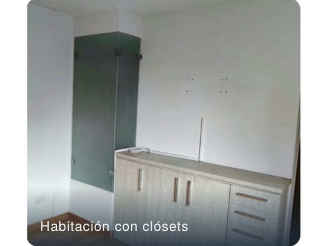 Apartamento de 2 alcobas en venta en Loma De Los Bernal, Medellín, 84 m² · foto 3 de 15