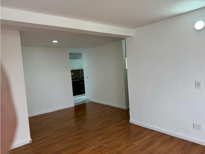 Apartamento de 2 alcobas en venta en Loma De Los Bernal, Medellín, 84 m² · foto 6 de 15