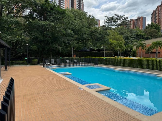 Apartamento de 2 alcobas en venta en Loma De Los Bernal, Medellín, 84 m² · foto 7 de 15