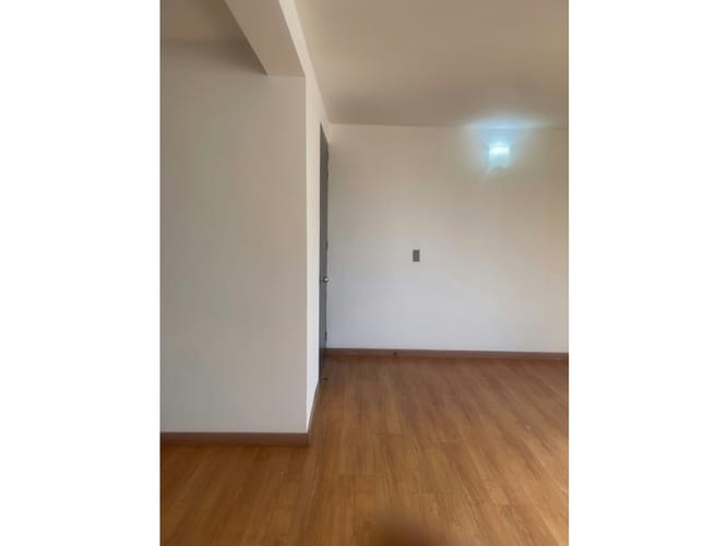 Apartamento de 2 alcobas en venta en Loma De Los Bernal, Medellín, 84 m² · foto 8 de 15