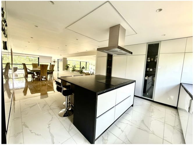 Apartamento de 5 alcobas en venta en El Poblado, Medellín, 410 m² · foto 2 de 22
