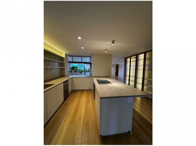 Apartamento de 3 alcobas en venta en El Poblado, Medellín, 320 m² · foto 4 de 18