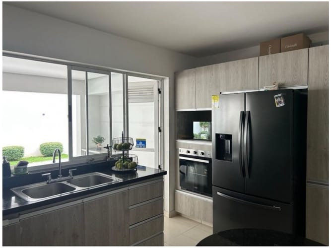 Casa de 5 alcobas en venta en San Lucas, Medellín, 448 m² · foto 9 de 24