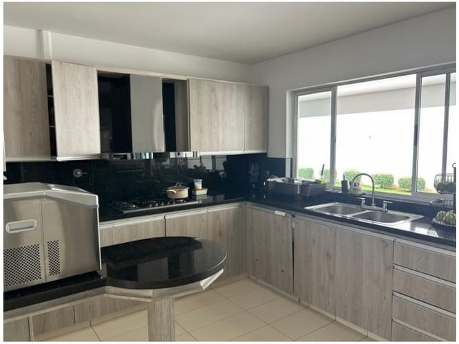 Casa de 5 alcobas en venta en San Lucas, Medellín, 448 m² · foto 10 de 24