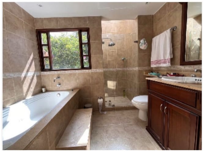 Casa de 3 alcobas en venta en Loma De Las Brujas, Envigado, 273 m² · foto 9 de 16