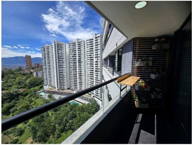 Apartamento de 2 alcobas en venta en El Poblado, Medellín, 80 m² · foto 2 de 13