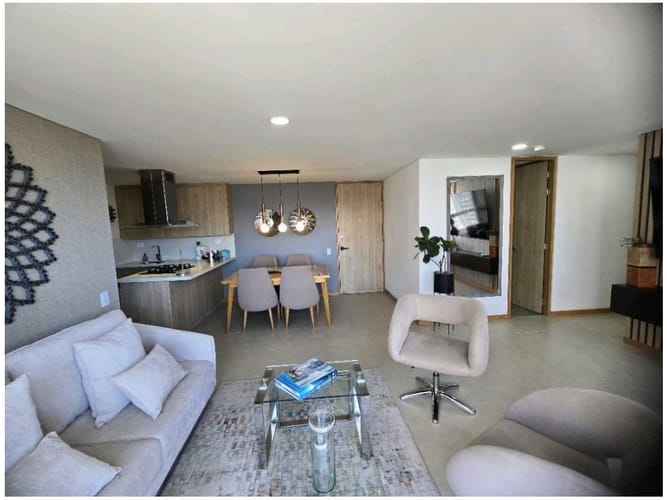Apartamento de 2 alcobas en venta en El Poblado, Medellín, 80 m² · foto 3 de 13
