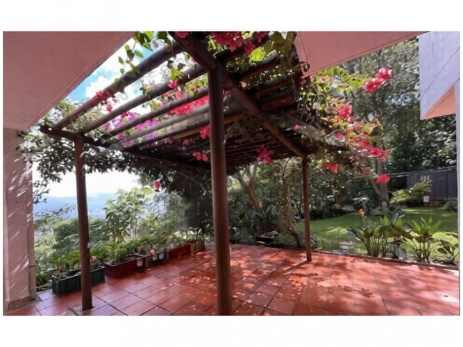 Casa de 3 alcobas en venta en Loma De Las Brujas, Envigado, 273 m² · foto 16 de 16