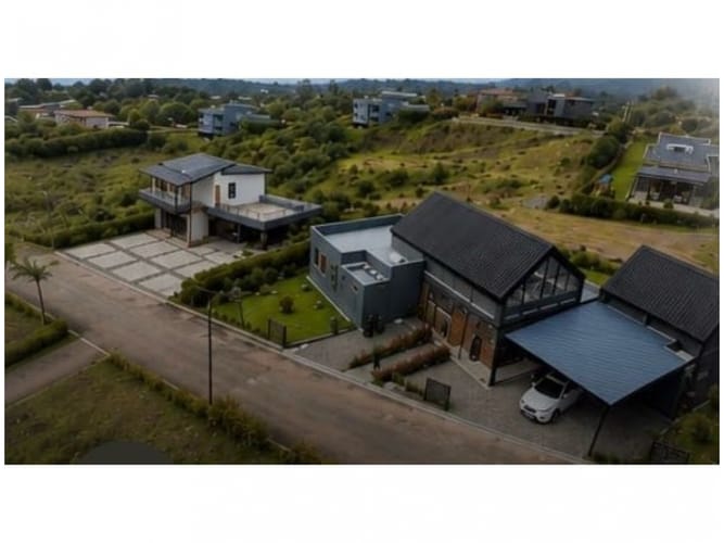 Casa de 3 alcobas en venta en Loma Del Escobero, Envigado, 242 m² · foto 5 de 5