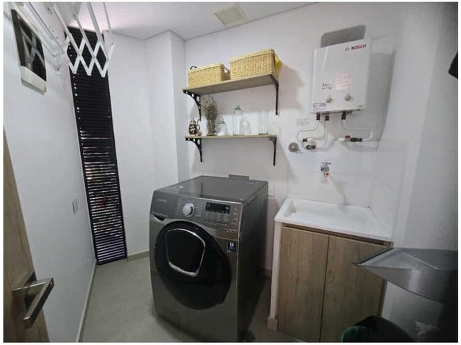 Apartamento de 2 alcobas en venta en El Poblado, Medellín, 80 m² · foto 12 de 13