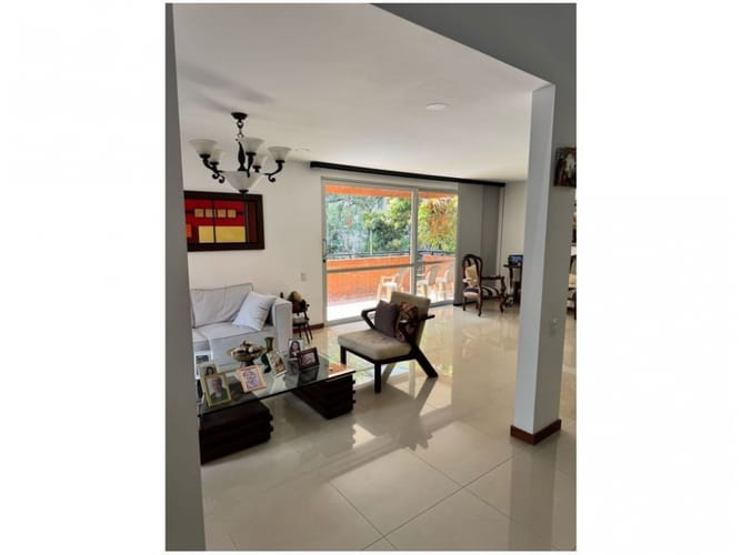 Casa de 4 alcobas en venta en Loma Benedictinos, Envigado, 390 m² · foto 2 de 24