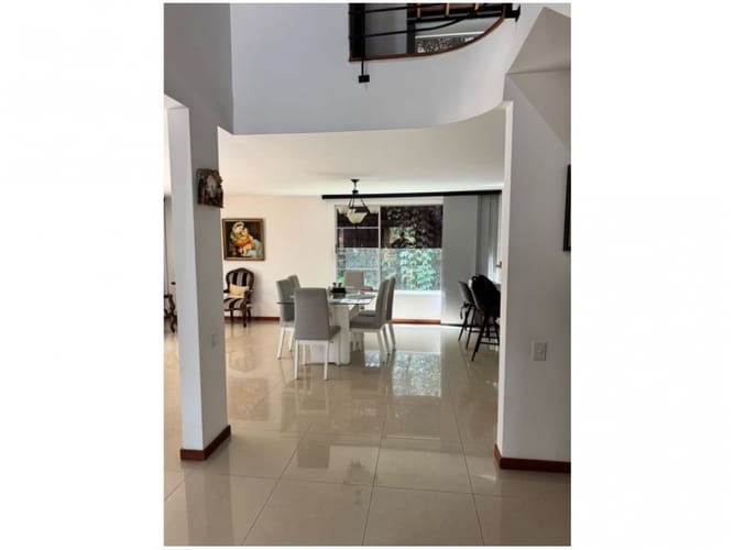 Casa de 4 alcobas en venta en Loma Benedictinos, Envigado, 390 m² · foto 3 de 24