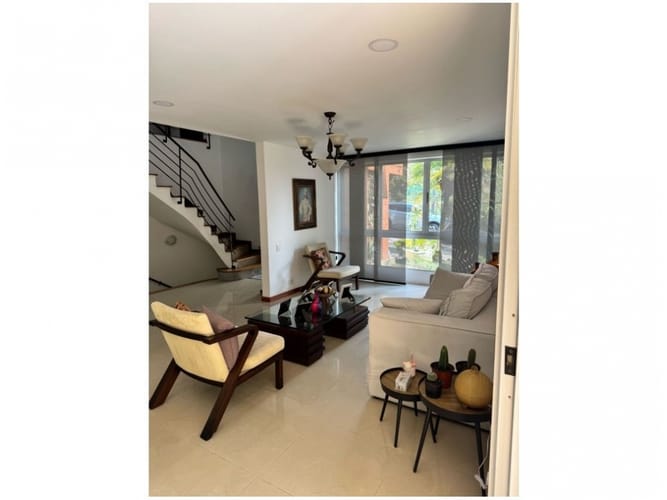 Casa de 4 alcobas en venta en Loma Benedictinos, Envigado, 390 m² · foto 4 de 24