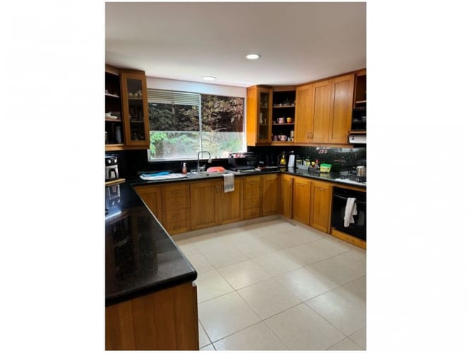 Casa de 4 alcobas en venta en Loma Benedictinos, Envigado, 390 m² · foto 9 de 24