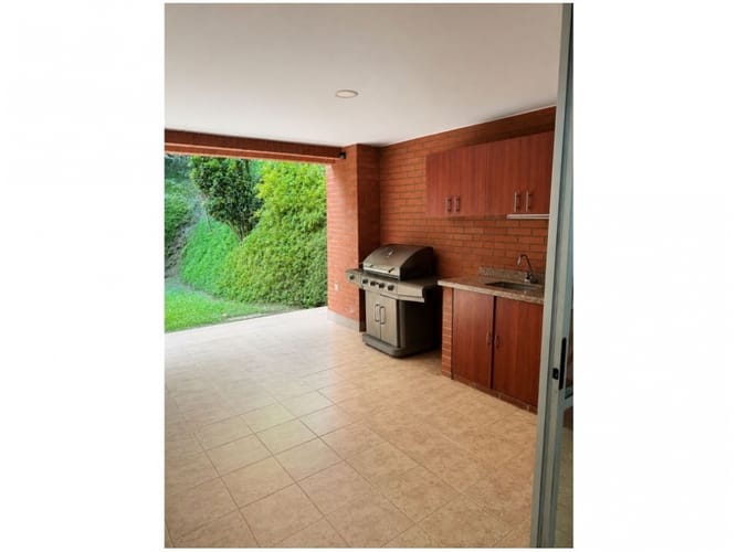 Casa de 4 alcobas en venta en Loma Benedictinos, Envigado, 390 m² · foto 17 de 24