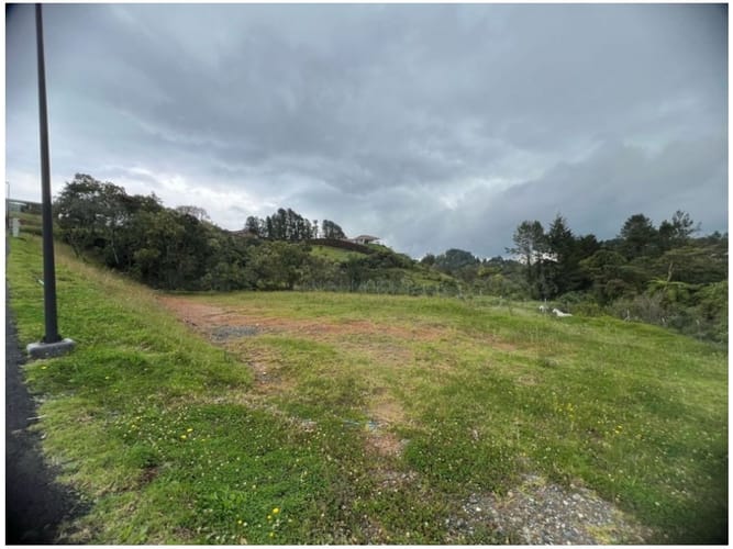 Lote en venta en Carrizales, Envigado, 1825 m² · foto 8 de 12