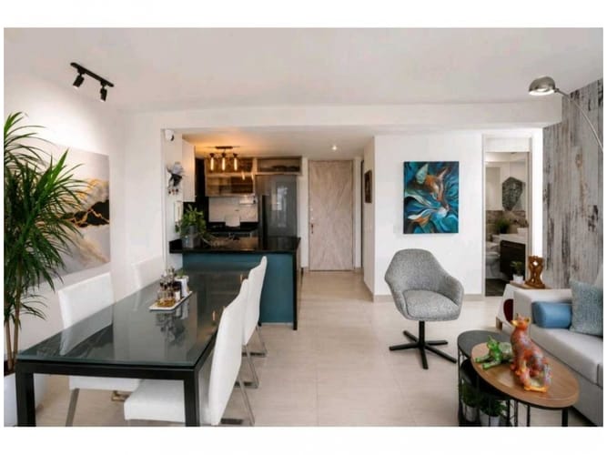 Apartamento de 2 alcobas en venta en Loma De Los Bernal, Medellín, 70 m² · foto 2 de 24