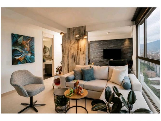 Apartamento de 2 alcobas en venta en Loma De Los Bernal, Medellín, 70 m² · foto 3 de 24