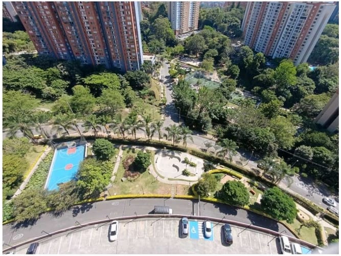 Apartamento de 2 alcobas en venta en Loma De Los Bernal, Medellín, 70 m² · foto 20 de 24