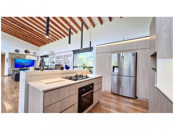 Casa de 3 alcobas en venta en Altos Del Escobero, Medellín, 1707 m² · foto 3 de 24