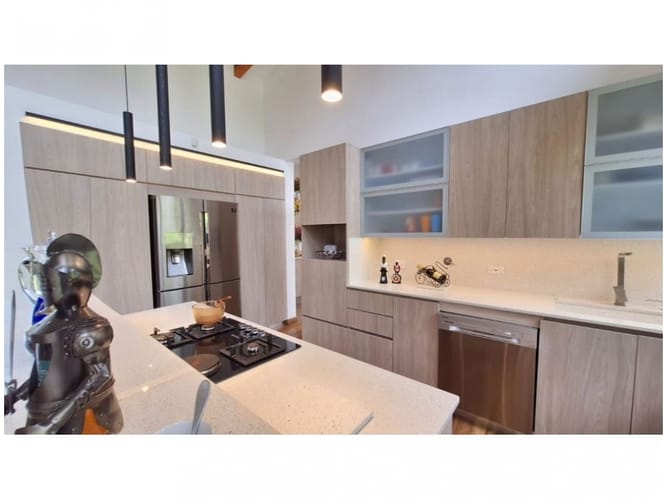 Casa de 3 alcobas en venta en Altos Del Escobero, Medellín, 1707 m² · foto 4 de 24
