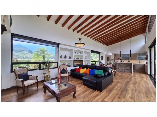 Casa de 3 alcobas en venta en Altos Del Escobero, Medellín, 1707 m² · foto 5 de 24