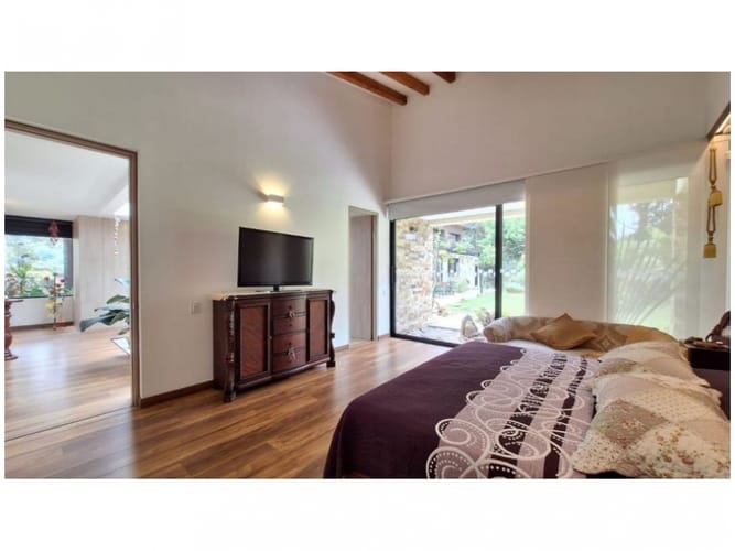 Casa de 3 alcobas en venta en Altos Del Escobero, Medellín, 1707 m² · foto 14 de 24
