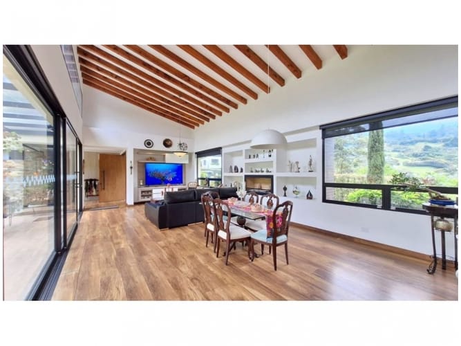 Casa de 3 alcobas en venta en Altos Del Escobero, Medellín, 1707 m² · foto 18 de 24