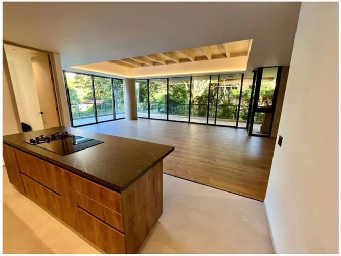 Apartamento de 2 alcobas en venta en La Aguacatala, Medellín, 240 m² · foto 4 de 13