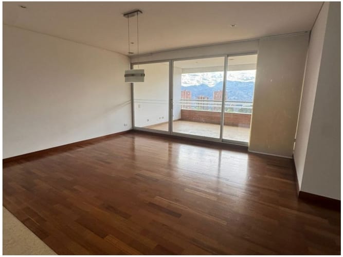 Apartamento de 3 alcobas en venta en Los Balsos, Medellín, 272 m² · foto 1 de 21
