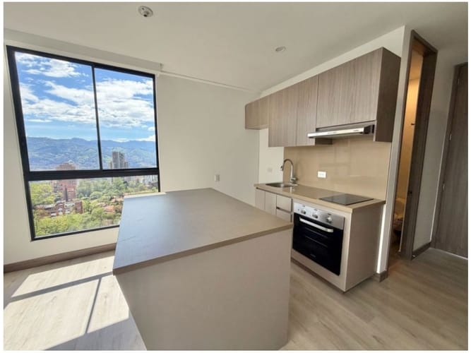 Apartamento en venta en El Poblado, Medellín · foto 2 de 11