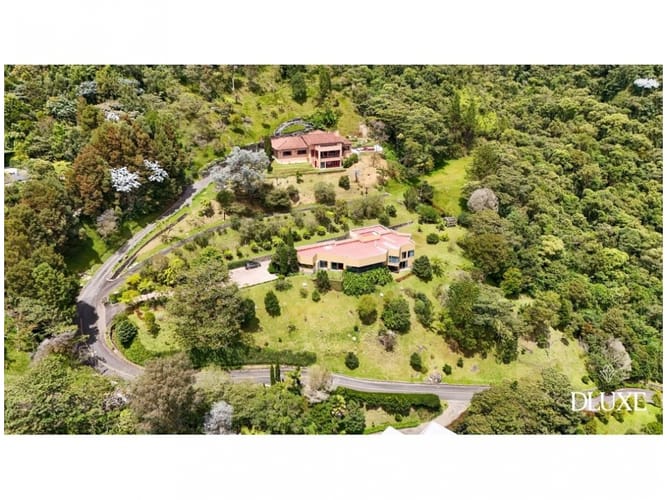 Casa de 3 alcobas en venta en El Poblado, Medellín, 540 m² · foto 2 de 20