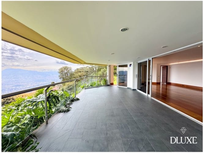 Casa de 3 alcobas en venta en El Poblado, Medellín, 540 m² · foto 3 de 20