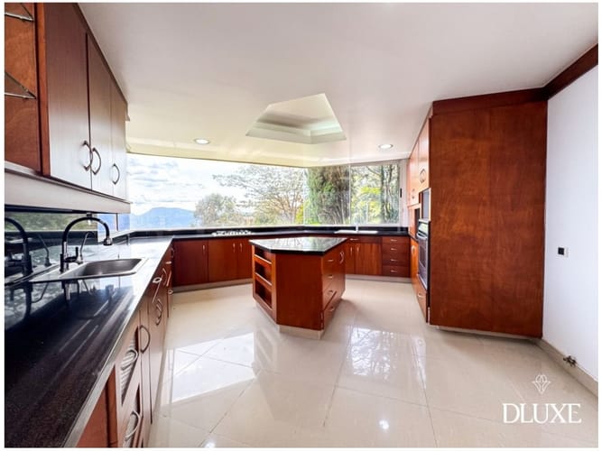Casa de 3 alcobas en venta en El Poblado, Medellín, 540 m² · foto 6 de 20