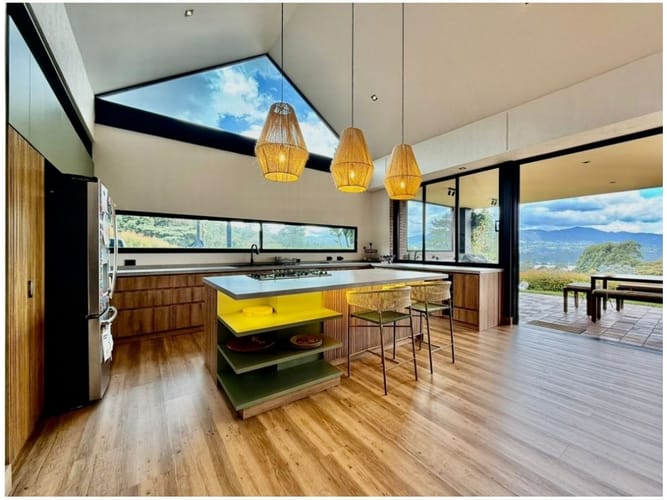 Casa de 4 alcobas en venta en Medellín, 495 m² · foto 2 de 22
