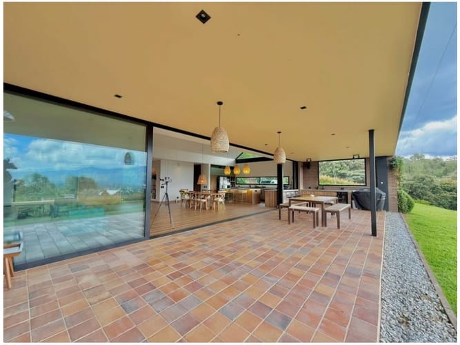 Casa de 4 alcobas en venta en Medellín, 495 m² · foto 4 de 22