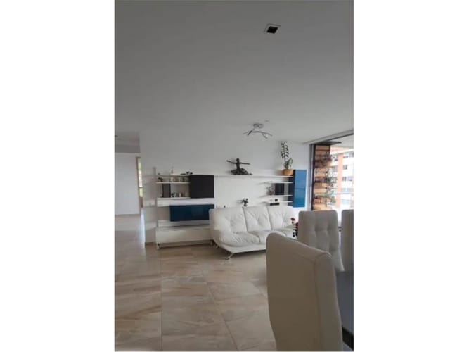 Apartamento de 4 alcobas en venta en Loma Del Esmeraldal, Envigado, 170 m² · foto 3 de 5