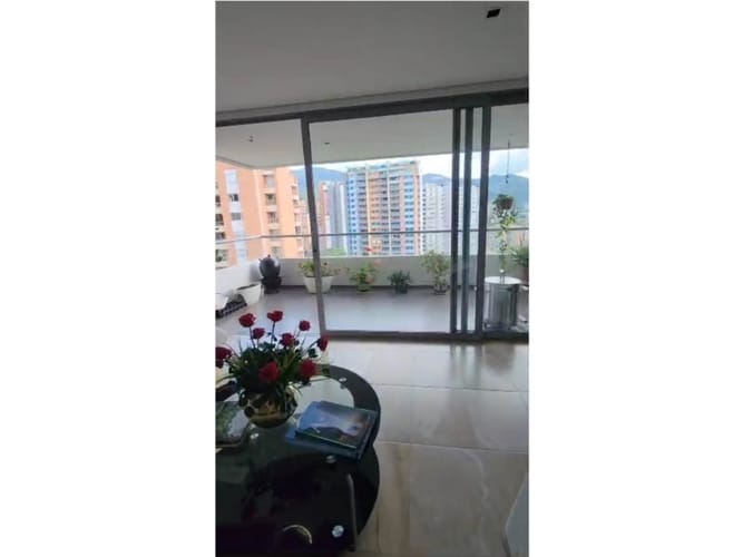 Apartamento de 4 alcobas en venta en Loma Del Esmeraldal, Envigado, 170 m² · foto 4 de 5