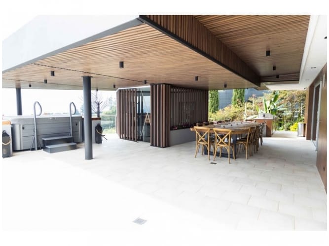 Casa de 5 alcobas en venta en Loma Del Chocho, Envigado, 1150 m² · foto 2 de 19