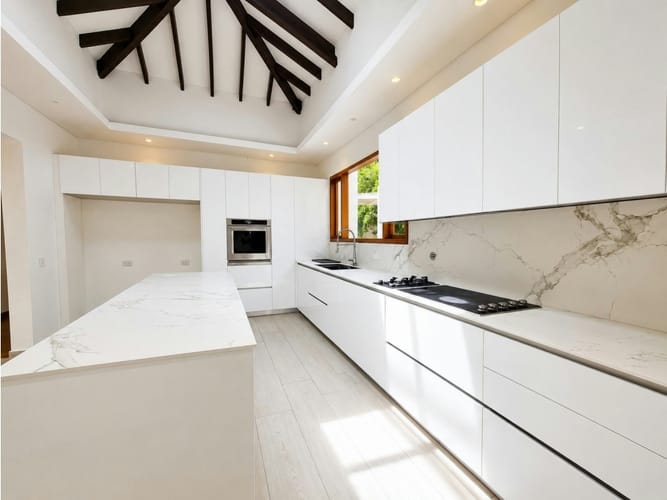 Casa de 4 alcobas en venta en El Poblado, Medellín, 587 m² · foto 7 de 13