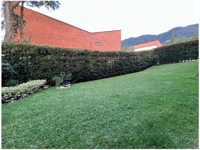Casa de 3 alcobas en venta en Loma Del Escobero, Envigado, 304 m² · foto 5 de 24